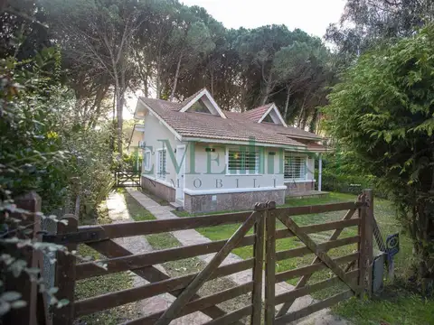Casa 5 ambientes con 2 baños