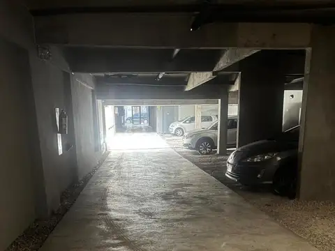 COCHERA FIJA CUBIERTA EN JORGE NEWBERY AL 2600 - 12 M2