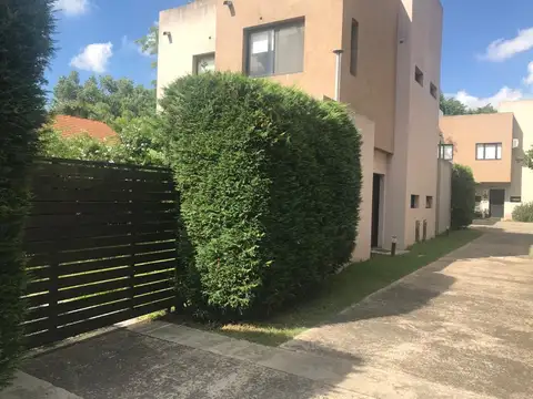 Depto Tipo Casa en Alquiler de 3 ambientes