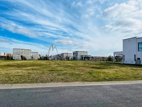 Gran Lote en Venta - Barrio Santa Ana