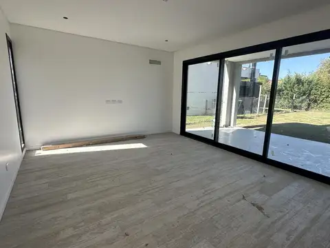 Casa 5 ambientes con 3 baños