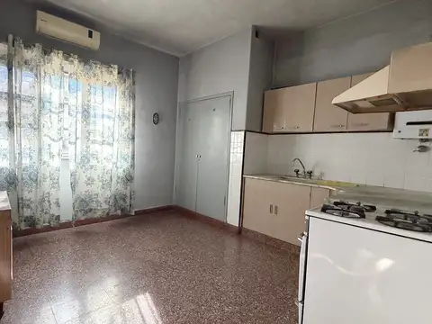 Caseros Centro Planta Alta 4 Ambientes a Reciclar