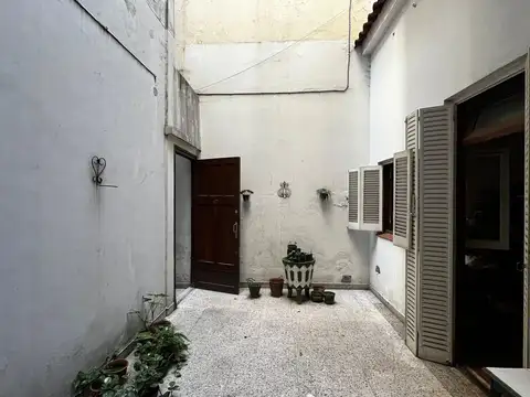 Venta. PH 3 ambientes. Sin expensas. Patio. Av. Cordoba 3300