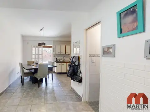 Casa 4 ambientes con 2 baños