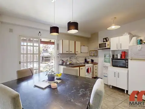 Duplex en venta en Beccar 4 ambientes baño y toilette jardín con parrilla entrada para auto.