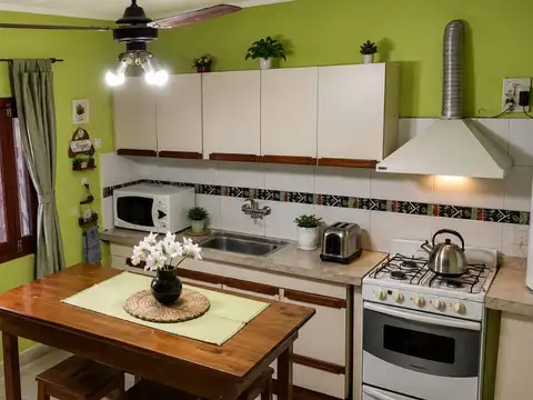 Casa 4 ambientes con 2 baños
