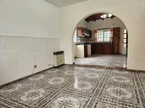 Casa 5 ambientes con 2 baños