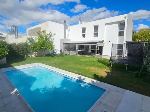 VENTA CASA 3Dorm. Pileta VALLE ESCONDIDO