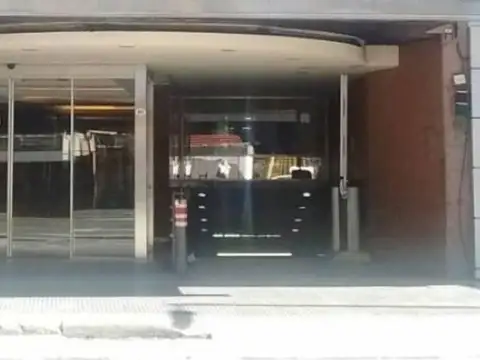 COCHERA CUBIERTA EN VENTA MICROCENTRO