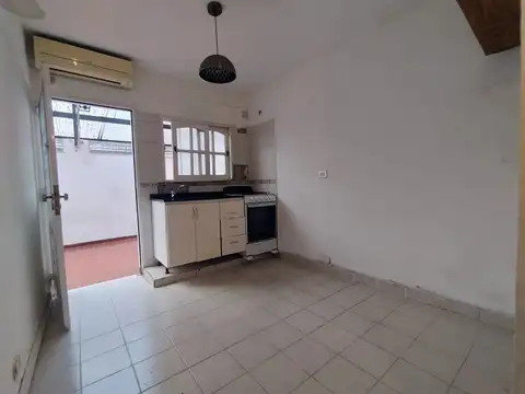 Departamento 3 ambientes  con patio. Moron