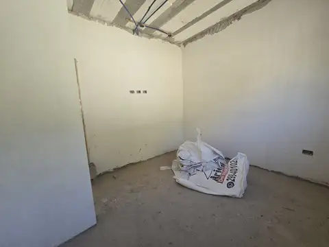 Casa 6 ambientes con 1 baño