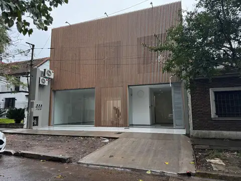 Local con patio en alquiler en City Bell sobre diagonal 93 [Cod: 2852-476]