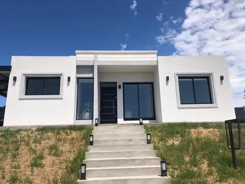 Casa en una planta - Barrio Magallanes - Foto 0