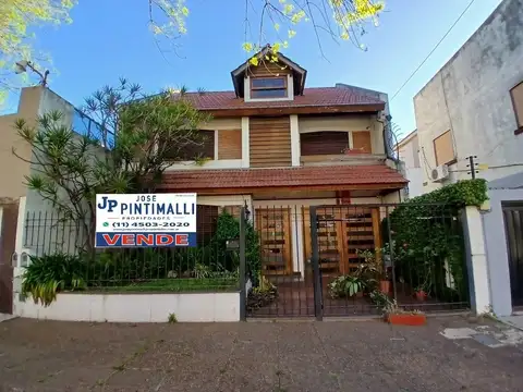 Casa en venta 5 ambientes, garage, patio, terraza, 2 baños, play room en Villa Devoto