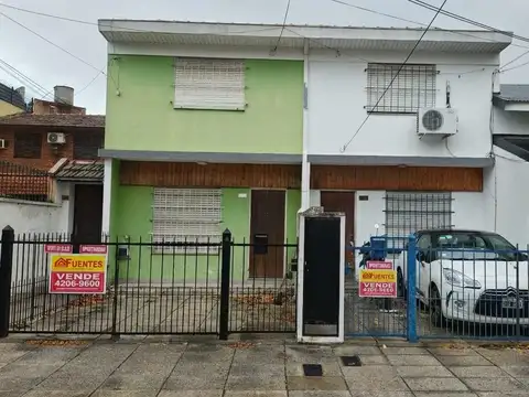 Propiedad Multifamiliar con 2 Dúplex y Casa, Ideal Inversión – Villa Martelli