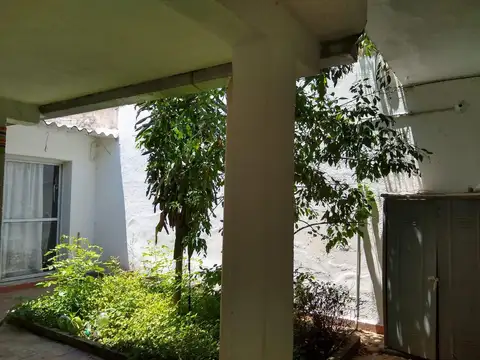 Venta de casa apto comercial en Alta Córdoba con 4 dormitorios y patio