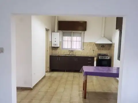 Casa 3 ambientes con 1 baño