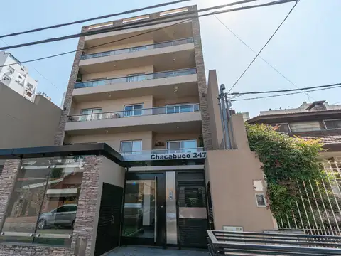 Venta semipiso 4 ambientes con cochera y baulera en Ramos Mejia.
