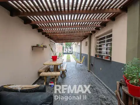 Casa en Venta con 3 cocheras