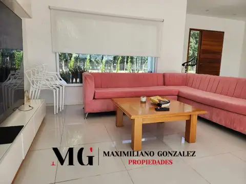Casa en Alquiler con 1 cochera