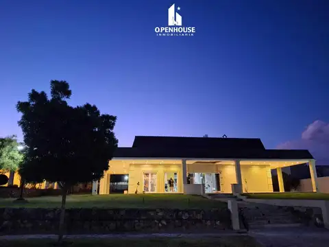 OPENHOUSE  inmobiliaria ALQUILA casa en Barrio privado La Bastilla