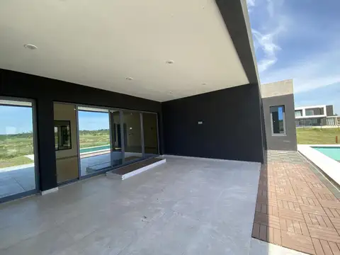 Casa en Venta con 6 cocheras