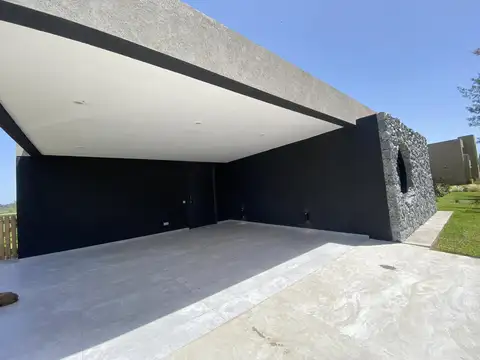 Casa 4 ambientes con 5 baños