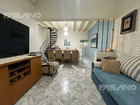 Depto Tipo Casa en Venta de 4 dormitorios