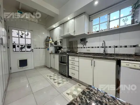 Depto Tipo Casa en Venta de 4 dormitorios
