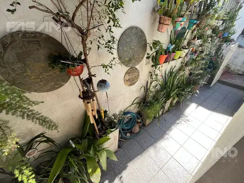 Depto Tipo Casa 5 ambientes con 2 baños