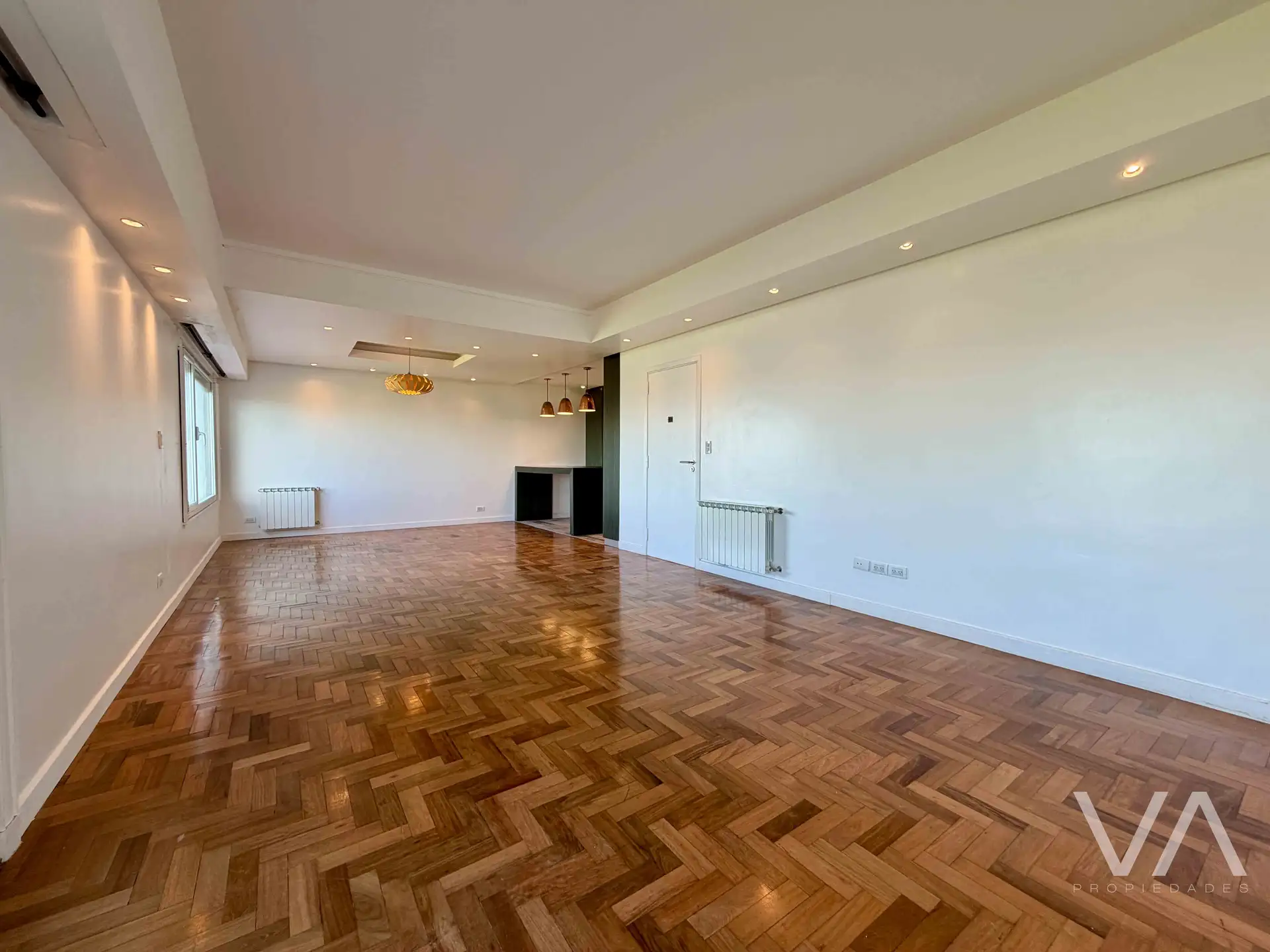 Espectacular semipiso 4 amb, 150m² con cochera — Playa Grande