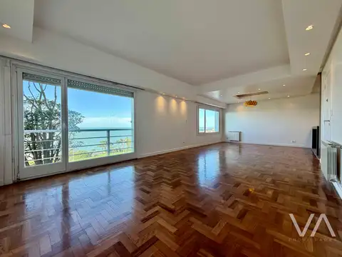 Espectacular semipiso de 4 ambientes con vista mar. Cochera. Playa Grande.