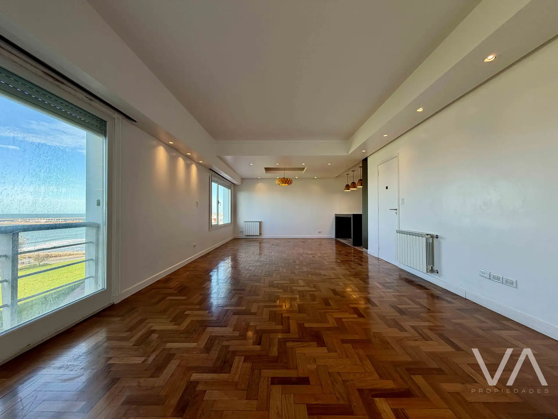 Espectacular semipiso 4 amb, 150m² con cochera — Playa Grande