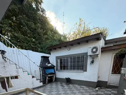 Casa en venta de 3 Ambientes con garage + un departamento de 2 Ambientes en Quilmes Oeste