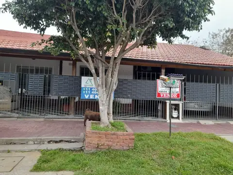 Casa en venta de 3 Ambientes con garage + un departamento de 2 Ambientes en Quilmes Oeste