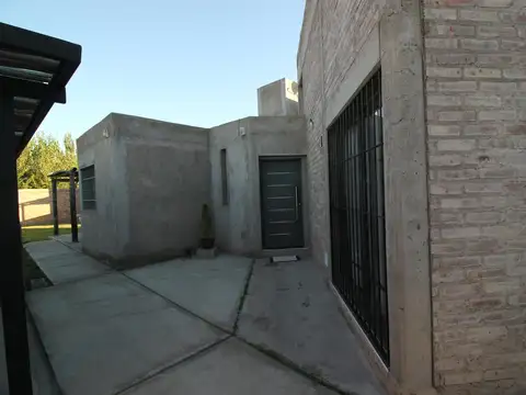 CASA EN VENTA LOS CORRALITOS , GUAYMALLEN , 3 DORMITORIOS , PARQUE , COCHERA