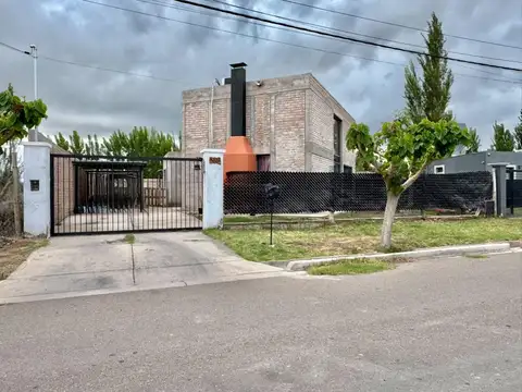 CASA EN VENTA LOS CORRALITOS , GUAYMALLEN , 3 DORMITORIOS , PARQUE , COCHERA