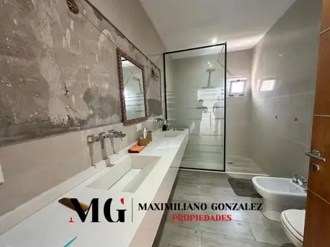 Casa en Alquiler con 1 cochera