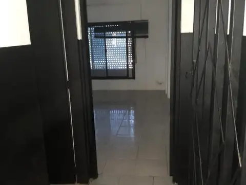 Galpon industrial 300m2 c/ Trifasica + Montacargas