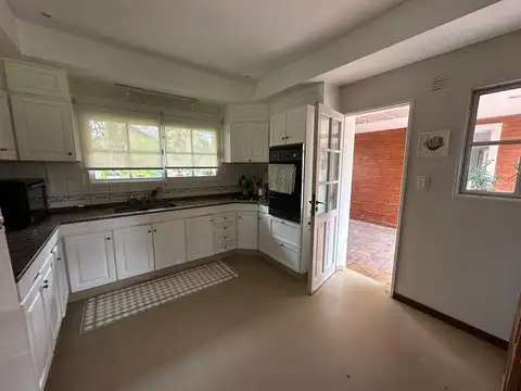 Casa 4 ambientes con 3 baños