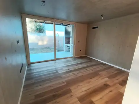 Casa 2 ambientes con 1 baño