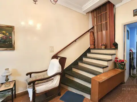 Casa 6 ambientes con 2 baños