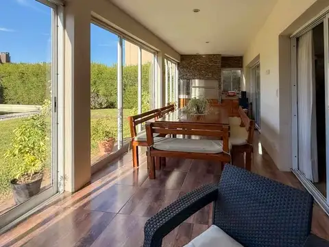 VENTA CASA NUEVO QUILMES BARRIO CERRADO