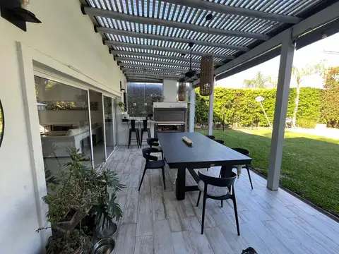 Casa en Alquiler Temporal con 2 cocheras