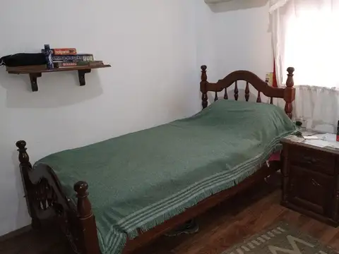 Casa 2 plantas, 5 ambientes muy buena ubicacion