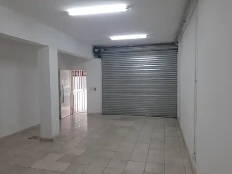 Amplio Local de 6 X 8,5 mts Excelente estado