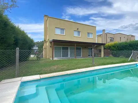 Alquiler casa 5 amb en San Ramón Pilar del Este