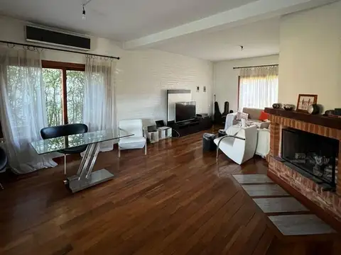Casa 7 ambientes con 4 baños