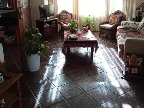 Casa en Venta con 5 cocheras