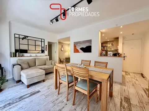 VENTA Departamento 3 ambientes reciclado con balcón saliente a metros de Plaza Colón – Mar del Plata